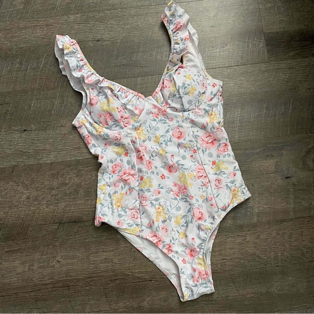 White Floral Swimsuit (XS-S)